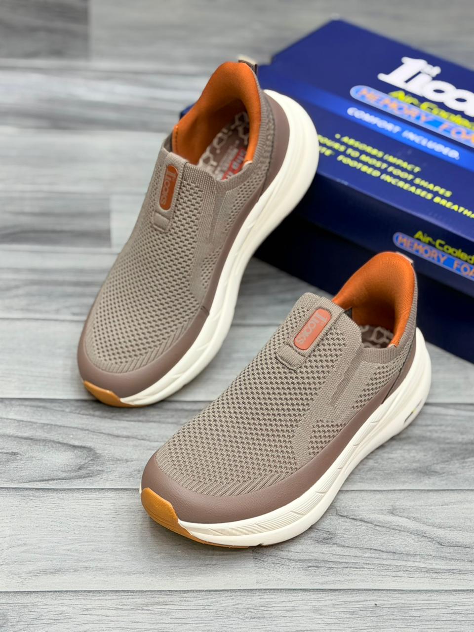 Skechers 1st Looks Hyper Burst Airch Fit