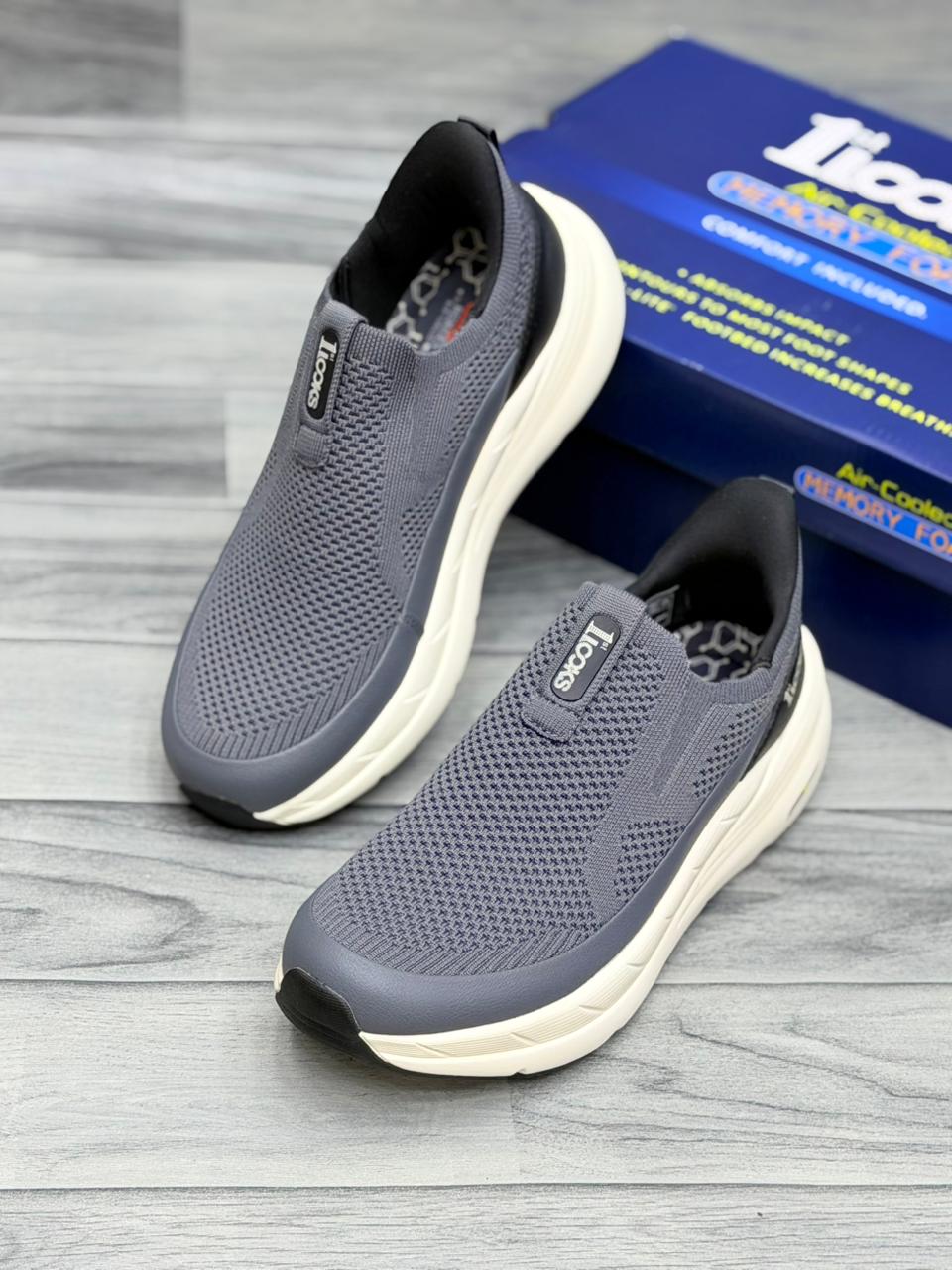 Skechers 1st Looks Hyper Burst Airch Fit